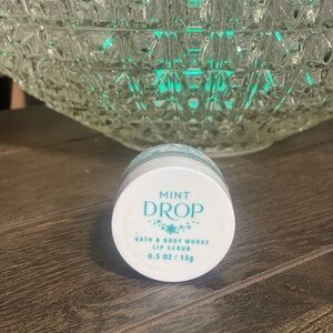 Bath & Body Works MINT DROP Lip Scrub